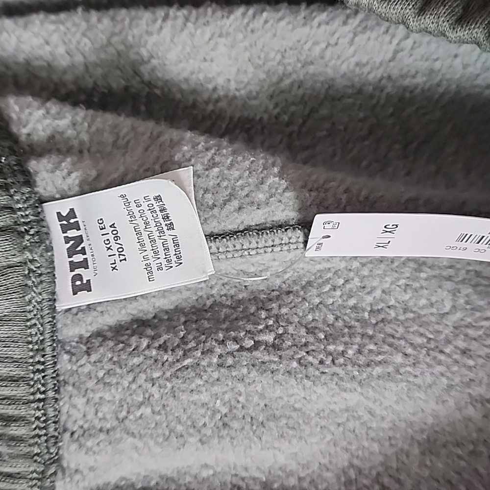 Pink Victoria's SecretIvy Fleece Curved Hem Shorts. Size: XL - Picture 5 of 7